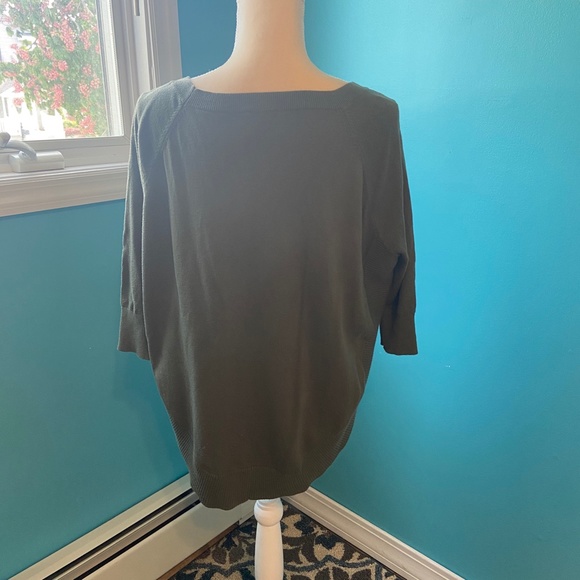 Express Sweater - Picture 3 of 4